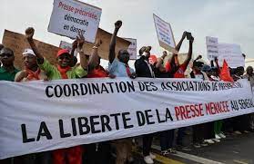 Lire la suite à propos de l’article Libération de Pape Alé : Les journalistes en ordre de bataille.