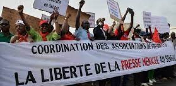 You are currently viewing Libération de Pape Alé NIANG: Le ministre de la Communication en phase avec la CAP.