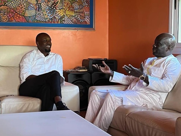 You are currently viewing Sonko rend visite à Malick Gackou.