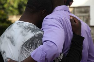 Lire la suite à propos de l’article Thiés : Avec un couteau, le tôlier contrait le gérant de dibiterie à des rapports sexuels.