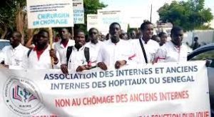 Lire la suite à propos de l’article Grève des internes des Hôpitaux : Le directeur de la santé en médiateur.