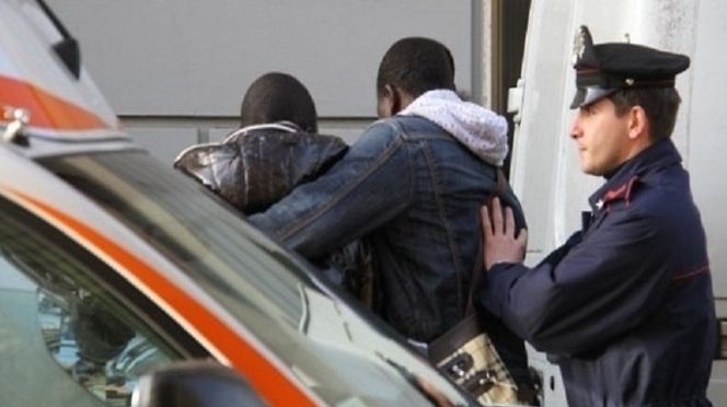 You are currently viewing Italie : 2 sénégalais arrêtés pour contrefaçon.