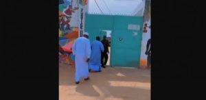 Lire la suite à propos de l’article Khalifa Sall rend visite à Pape Alé.