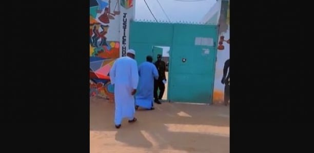 You are currently viewing Khalifa Sall rend visite à Pape Alé.