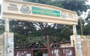 Lire la suite à propos de l’article Vétusté Seydou Nourou Tall : Les enseignants crient leur ras- le-bol.