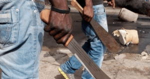 Lire la suite à propos de l’article Linguère : Les deux amis se battent à la machette pour une fille.