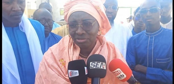 You are currently viewing Aminata Touré reçue par Serigne Mountakha.