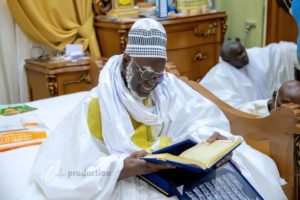 Lire la suite à propos de l’article Serigne Mountakha entre en « Kheulwa » à Darou Salam Typ.