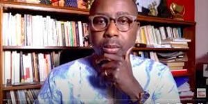 Lire la suite à propos de l’article Affaire Pape Alé Niang : Retour de parquet et les secrets de l’audition nocturne.