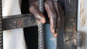 You are currently viewing KAWTEF: S. Niang écope 2 mois de prison pour avoir coupé la main de sa mère