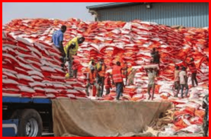 Lire la suite à propos de l’article Port : Le chauffeur vole 35 tonnes de riz et se fait prendre.