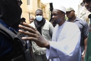 Lire la suite à propos de l’article Sonko interdit de voir sa garde rapprochée à Saly.