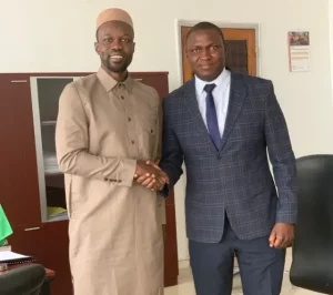 Lire la suite à propos de l’article Politique : Toussaint Manga rejoint Ousmane Sonko.