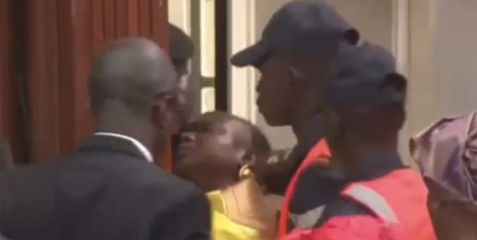 You are currently viewing Assemblée Nationale : Amy Ndiaye s’évanouie.