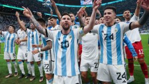 Lire la suite à propos de l’article Une finale de légende envoie l’Argentine et Messi au firmament du football