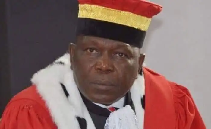 You are currently viewing Guinée : l’ex président de la Cour constitutionnelle qui a validé la 3e candidature de Condé en prison 