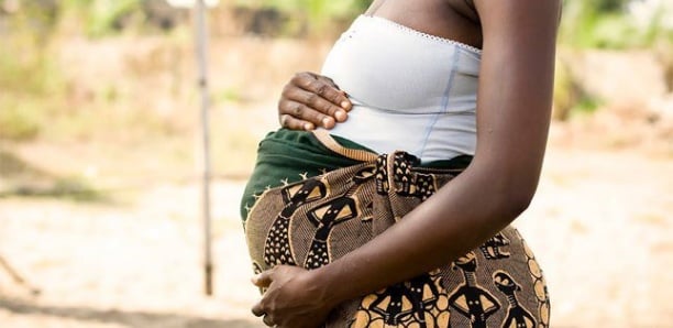 You are currently viewing Tribunal de Dakar : la mineure défend son amant qui l’a mis enceinte au détriment de son plaignant de tuteur