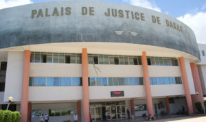 Lire la suite à propos de l’article Agression d’Amy Ndiaye : Les députés risquent 2 ans de prison ferme