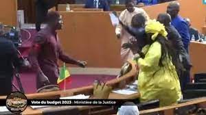 Lire la suite à propos de l’article Affaire Amy Ndiaye: les deux députés de PUR en garde à vue!