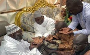 Lire la suite à propos de l’article  «Jàmm a Gën 3e mandat» reçu par Serigne Mountakha
