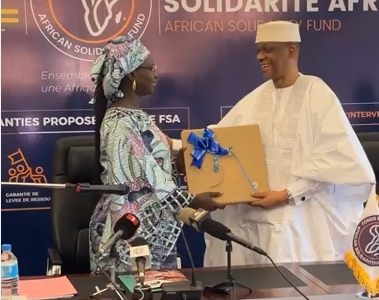 You are currently viewing Niamey : signature d’une convention entre le FONGIP et le FSA
