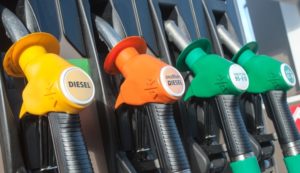 Lire la suite à propos de l’article En vue du procès en appel d’Ousmane Sonko, le gouverneur de la région de Dakar interdit la vente de carburant en vrac