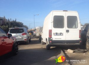 Lire la suite à propos de l’article Mbour : Un mécanicien se fait écraser par un apprenti sous la voiture qu’il reparaît