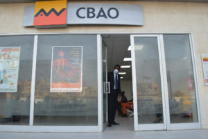 Lire la suite à propos de l’article Un client de la CBAO retire 15 millions FCFA et se fait piéger par…