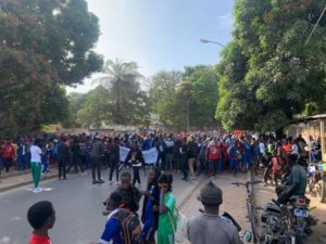 Lire la suite à propos de l’article Ziguinchor: Des casseroles contre Ousmane Sonko