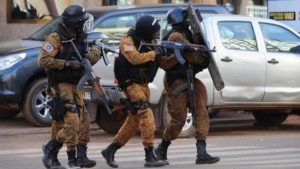 Lire la suite à propos de l’article Trois terroristes arrêtés à Kidira, l’un tué par les populations