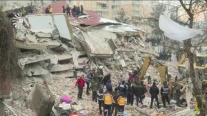 Lire la suite à propos de l’article Le bilan, toujours provisoire, dépasse désormais les 5000 morts en Turquie et Syrie