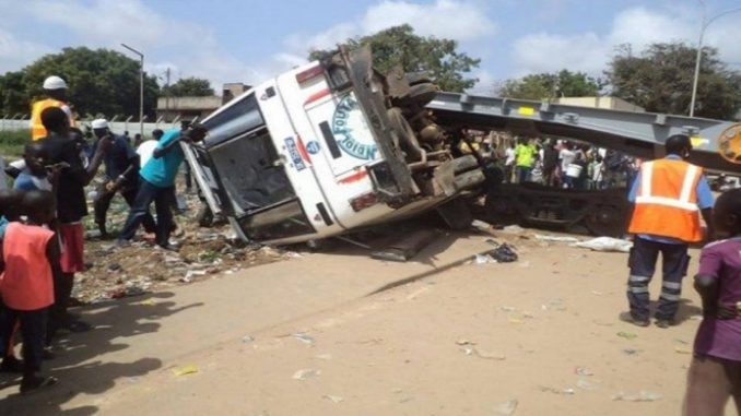 Lire la suite à propos de l’article Louga : 5 morts et 33 blessés dans un accident de la route (Vidéo)