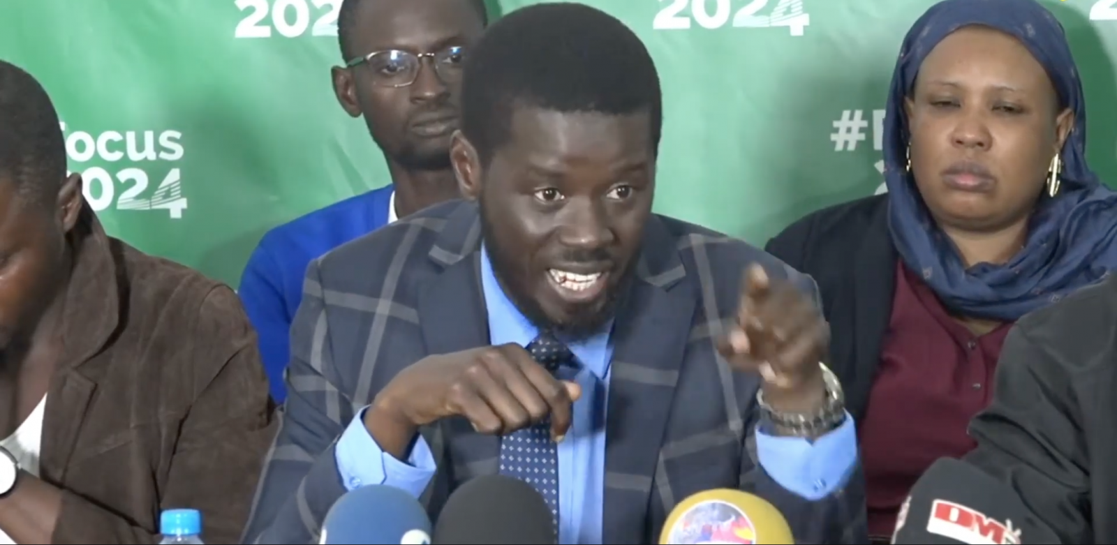 You are currently viewing Macky Sall a décidé que Sonko est en résidence surveillée. Et nous ne l’accepterons pas.