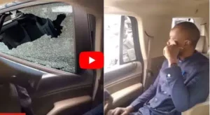 Lire la suite à propos de l’article Sonko extirpé de force de son véhicule : Les Sénégalais en colère (photos)