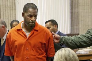 Lire la suite à propos de l’article Déja condamné à 30 ans, R. Kelly écope d’une nouvelle peine de 20 ans, la raison !