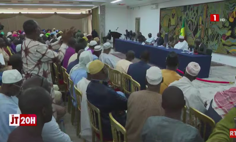 You are currently viewing Au Palais:Macky Sall a reçu la Communauté Soninké, Ce Mardi 07