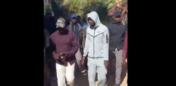You are currently viewing Cité Keur Gorgui : Ousmane Sonko apparaît en…tenue de sport. Regardez: