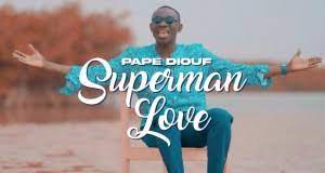 Lire la suite à propos de l’article Superman Love : Le clip de Pape Diouf qui animera sans doute la Saint-Valentin