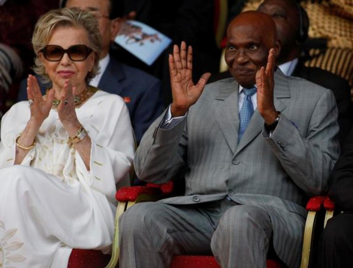 You are currently viewing Abdoulaye Wade de retour à Dakar avec sa femme Viviane