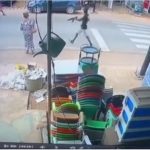 Lire la suite à propos de l’article Regardez la vidéo d’un cambriolage en plein journée en Cote d’Ivoire