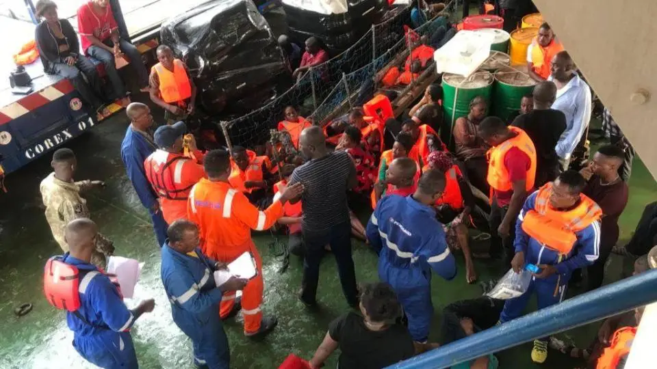 You are currently viewing Plusieurs morts et 28 portés disparus dans le naufrage d’un mini ferry au gabon