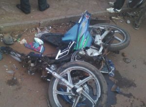 Lire la suite à propos de l’article Accident d’une moto Jakarta: une jeune dame en perd la vie