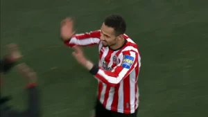Lire la suite à propos de l’article (vidéo) Iliman Ndiaye élimine Tottenham avec un but tout simplement somptueux