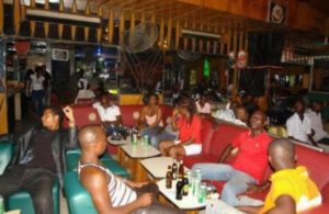 Lire la suite à propos de l’article Kounoune : Des habitants vandalisent un bar et finissent au tribunal