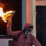 Lire la suite à propos de l’article Trois membres de Pastef arrêtés pour utilisation de cocktail molotov