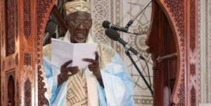 Lire la suite à propos de l’article Grande Mosquée : le virulent sermon de l’imam Moussa Samb contre Sonko et les manifestants