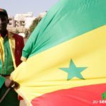 Lire la suite à propos de l’article Momar Ndiaye, alias Ndiaye Drapeau : Le fervent défenseur des Lions est décédé