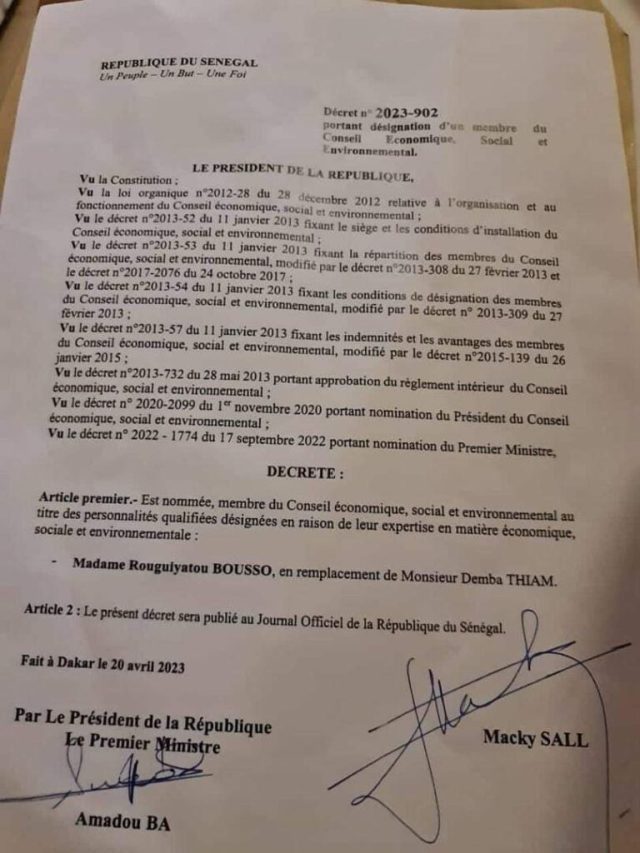 You are currently viewing CESE : Macky Sall apporte des ajustements sans toucher à Idrissa Seck