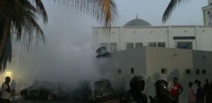 Lire la suite à propos de l’article Bus saccagés, véhicules réduits en cendres, corbillard incendié : Le point sur les affrontements entre policiers et casseurs