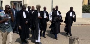 Lire la suite à propos de l’article Cité Keur Gorgui : le pool d’avocats de Sonko attendu chez leur client
